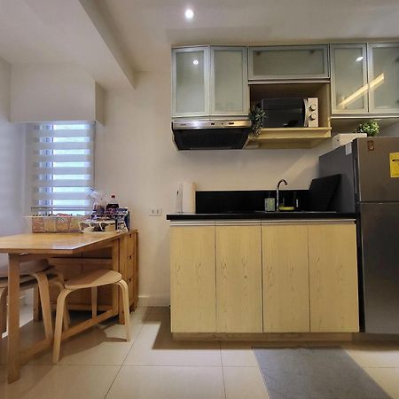 מנילה Muggle Stay Guest House - Bonifacio Global City Taguig מראה חיצוני תמונה